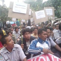 Nasib Pekerja Outsourcing, Kerja 25 Jam Gaji UMR